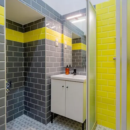 Spacious Apartment *