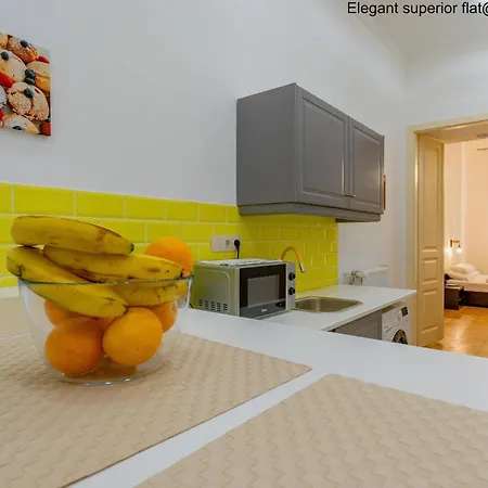 Spacious شقة *